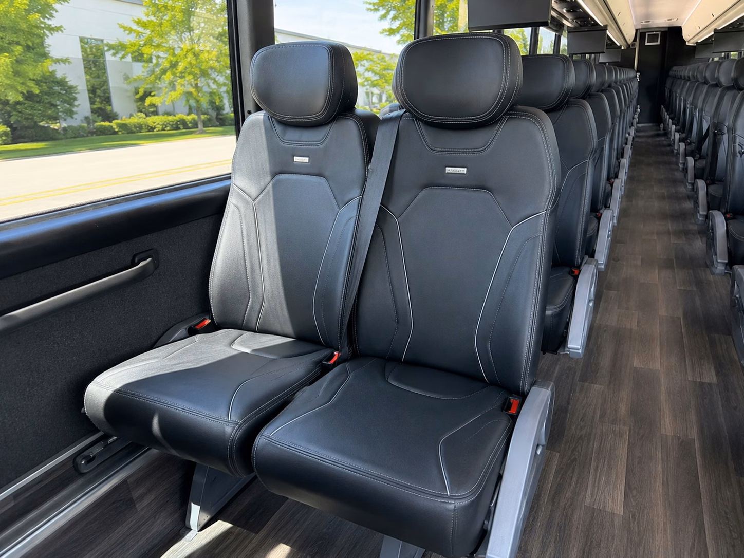 guest shuttle services between sioux falls hotels and wedding venues