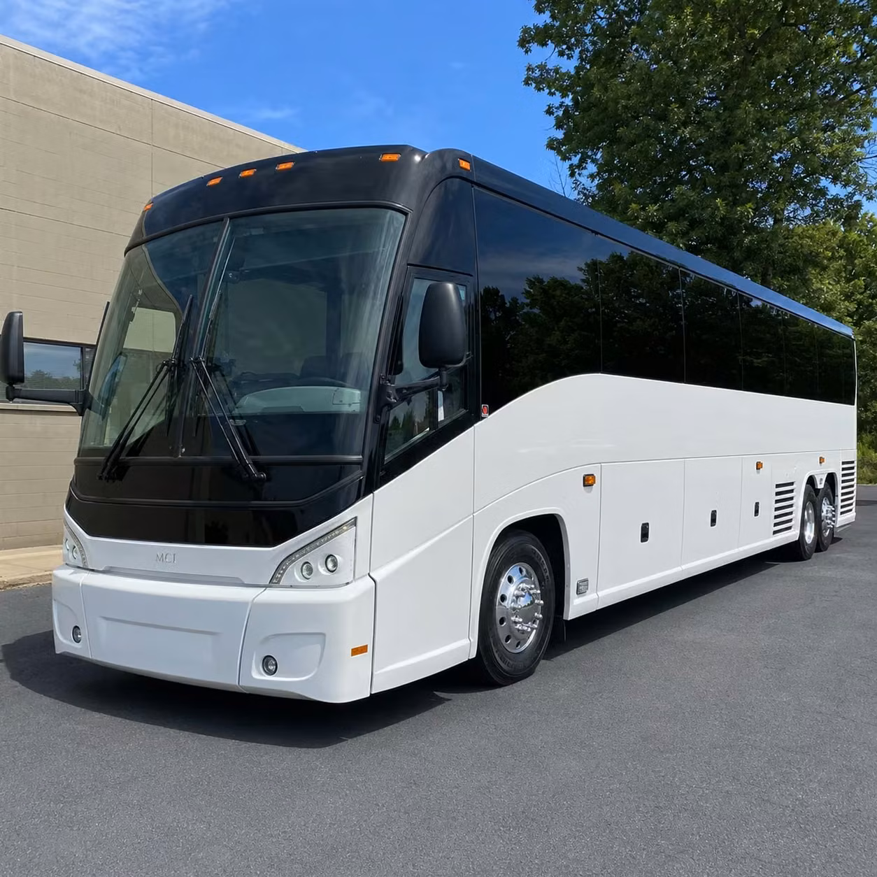 multi day charter bus rentals for sioux falls tour groups and traveling teams